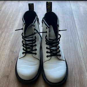 Dr. Martens 1460 White Smooth Leather Boots – size 3 kids
